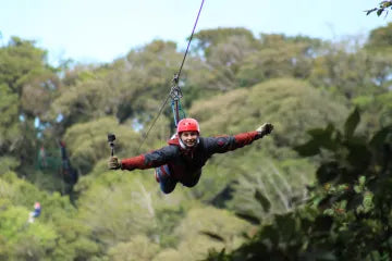 Tyrolienne au 100% Aventura Park