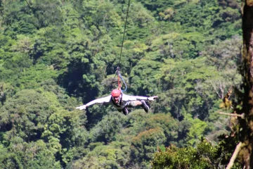 Tyrolienne au 100% Aventura Park