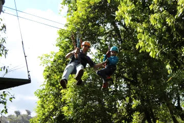 Tyrolienne au 100% Aventura Park